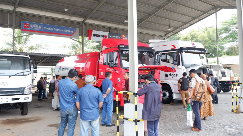Show Unit Mobil Truk FAW FB240CB 16kl & FD380TH CNG